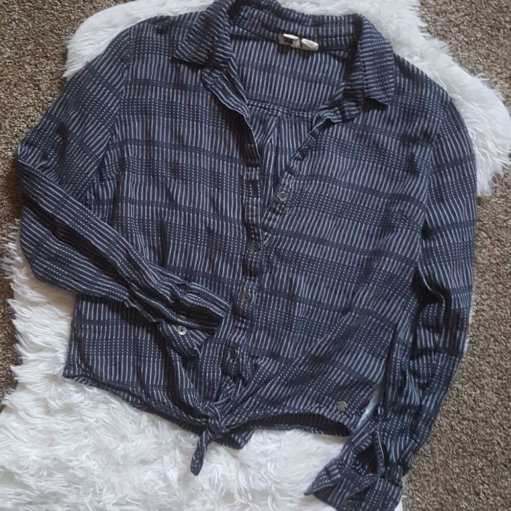 Roxy long sleeve button down top Size Medium